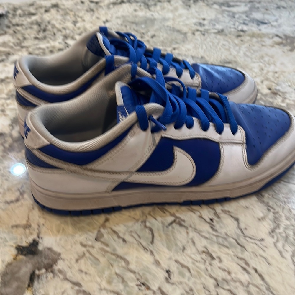 Nike dunks. Good condition.